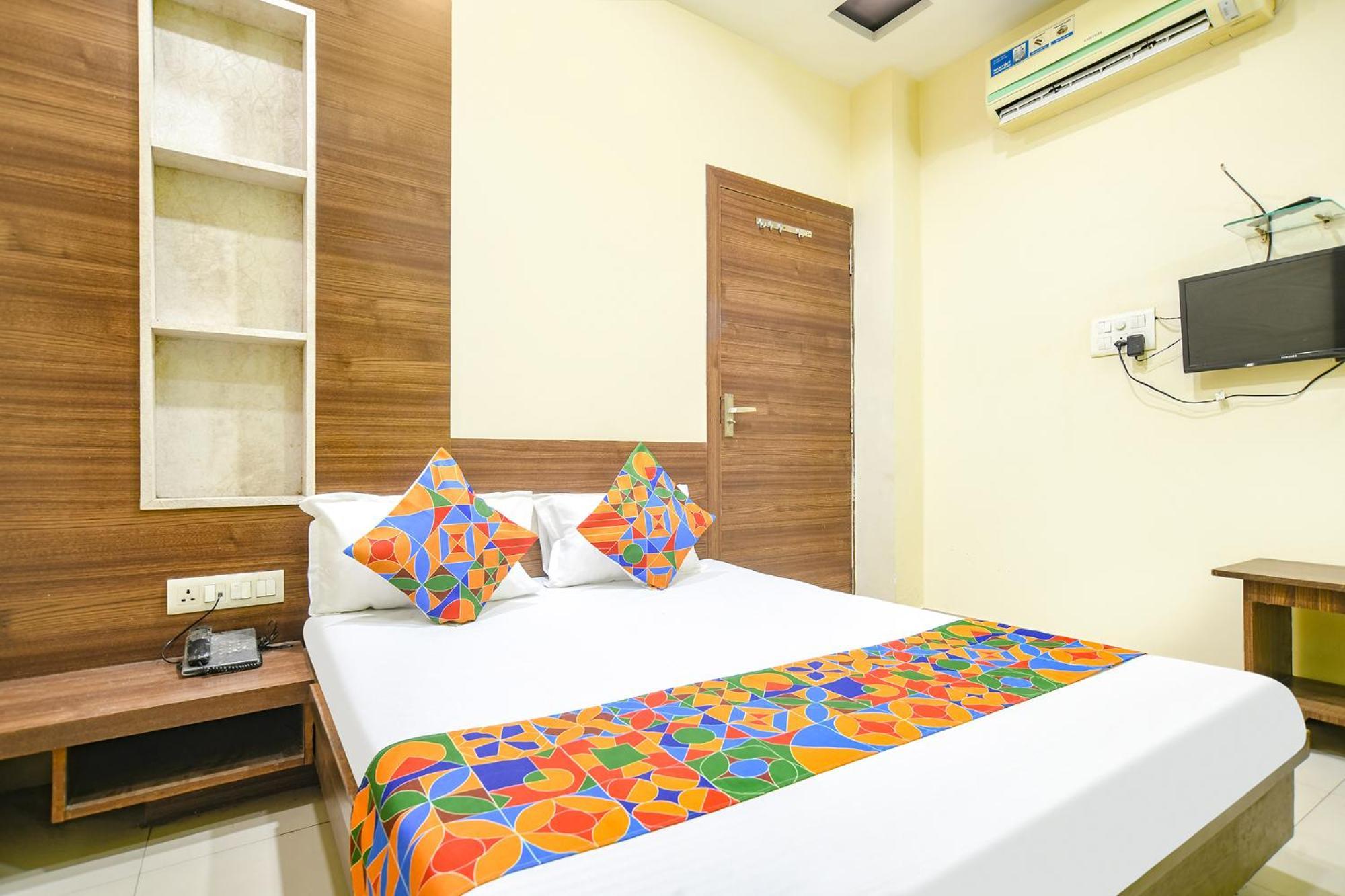 Hotel Fabexpress Blue Star Ujjain Zewnętrze zdjęcie