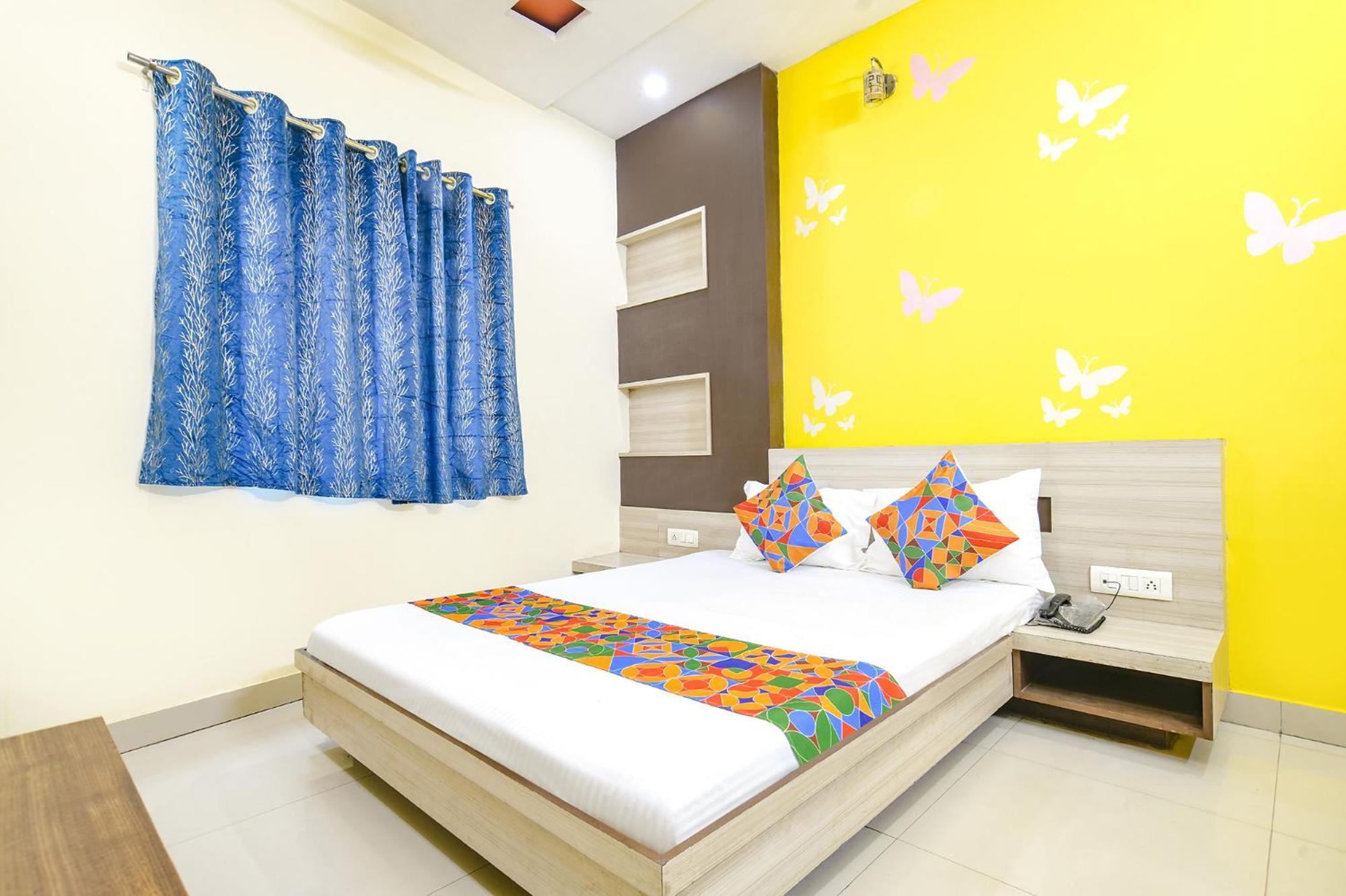 Hotel Fabexpress Blue Star Ujjain Zewnętrze zdjęcie