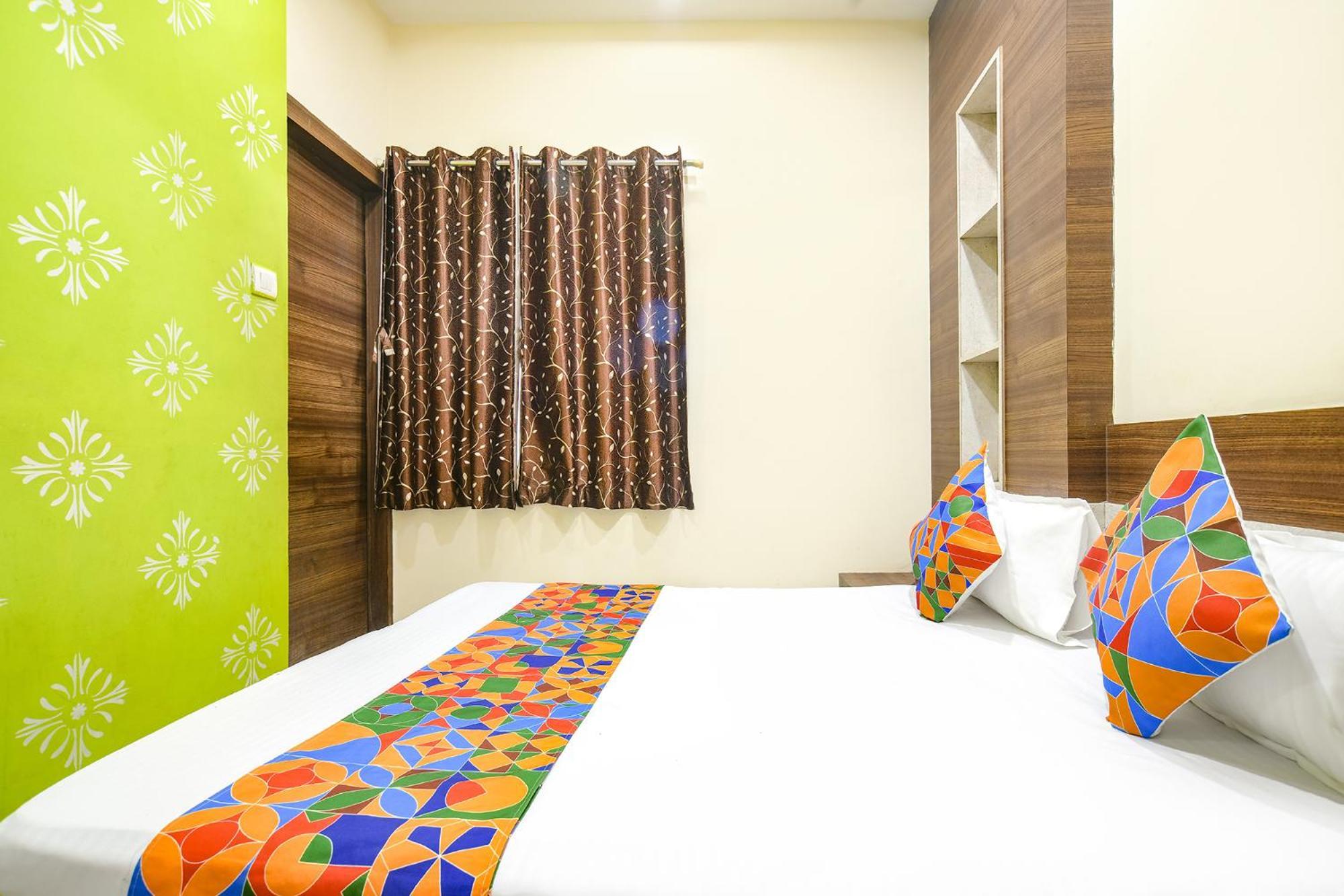 Hotel Fabexpress Blue Star Ujjain Zewnętrze zdjęcie