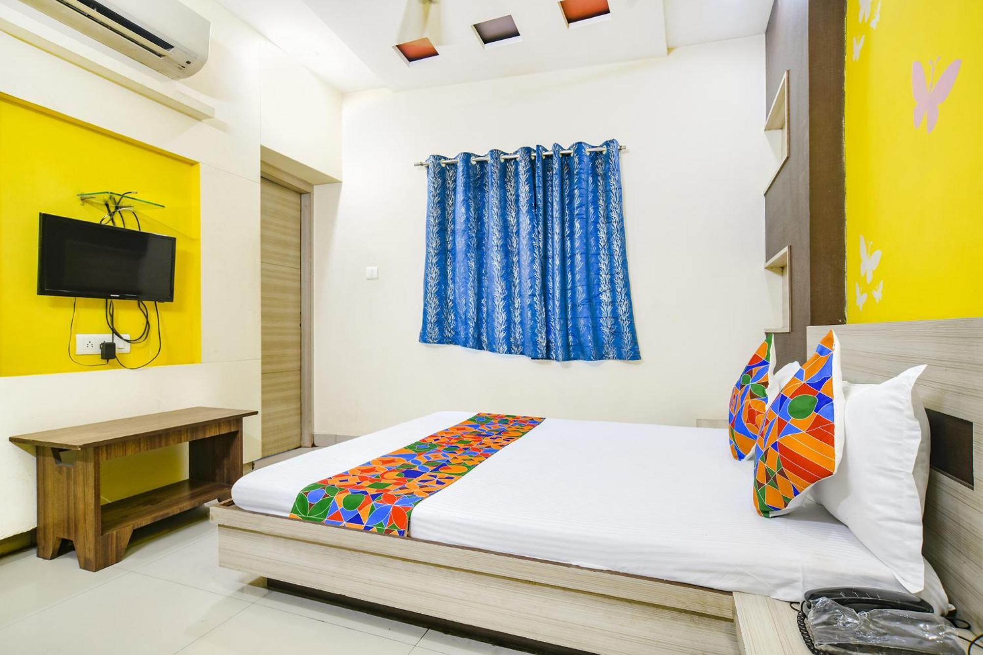 Hotel Fabexpress Blue Star Ujjain Zewnętrze zdjęcie