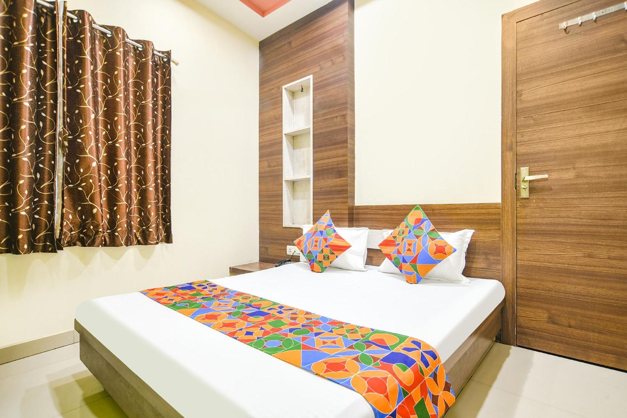 Hotel Fabexpress Blue Star Ujjain Zewnętrze zdjęcie
